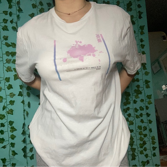 White graphic tee - Picture 3 of 16